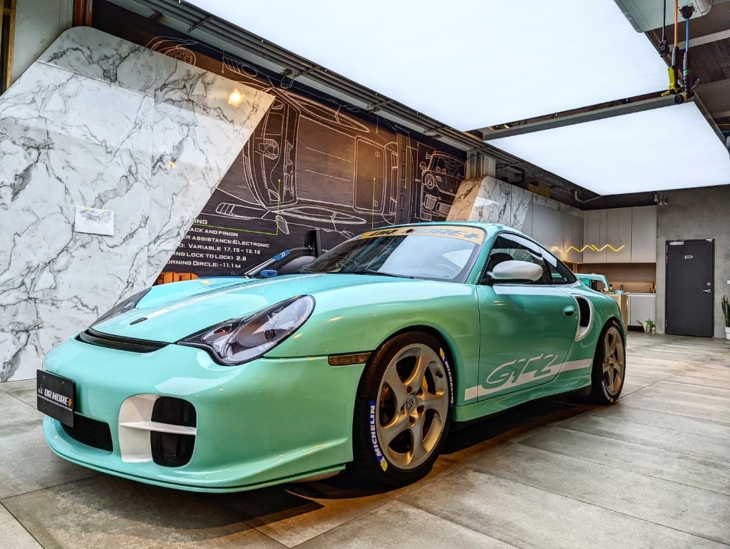 Porsches 996 GT2 Tiffany blue