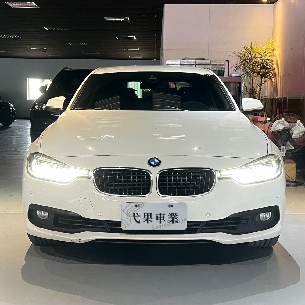 已售出/BMW F30 318i Lci 總代理｜2017