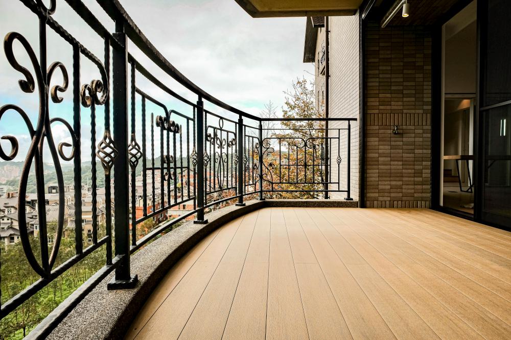 【 一 年 一 度 • 新 色 假 期 】