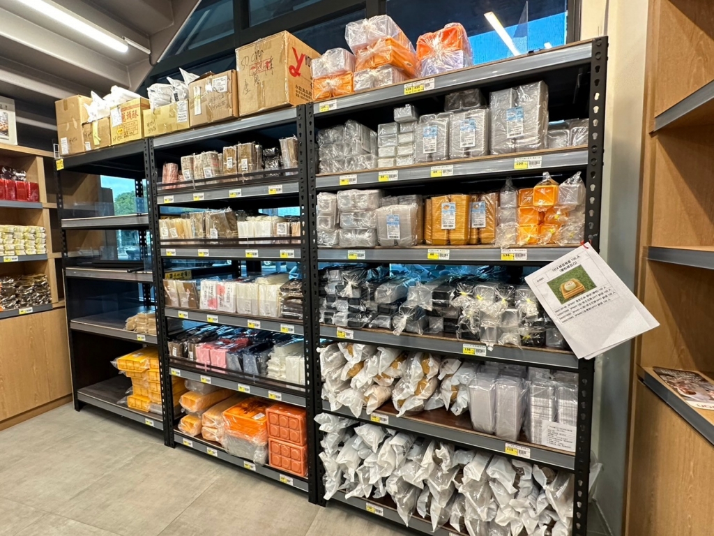 旺來興食品量販店凱旋店｜食品陳列架 及服飾掛衣架