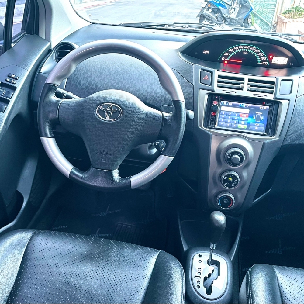 13年 YARIS 1.5 銀