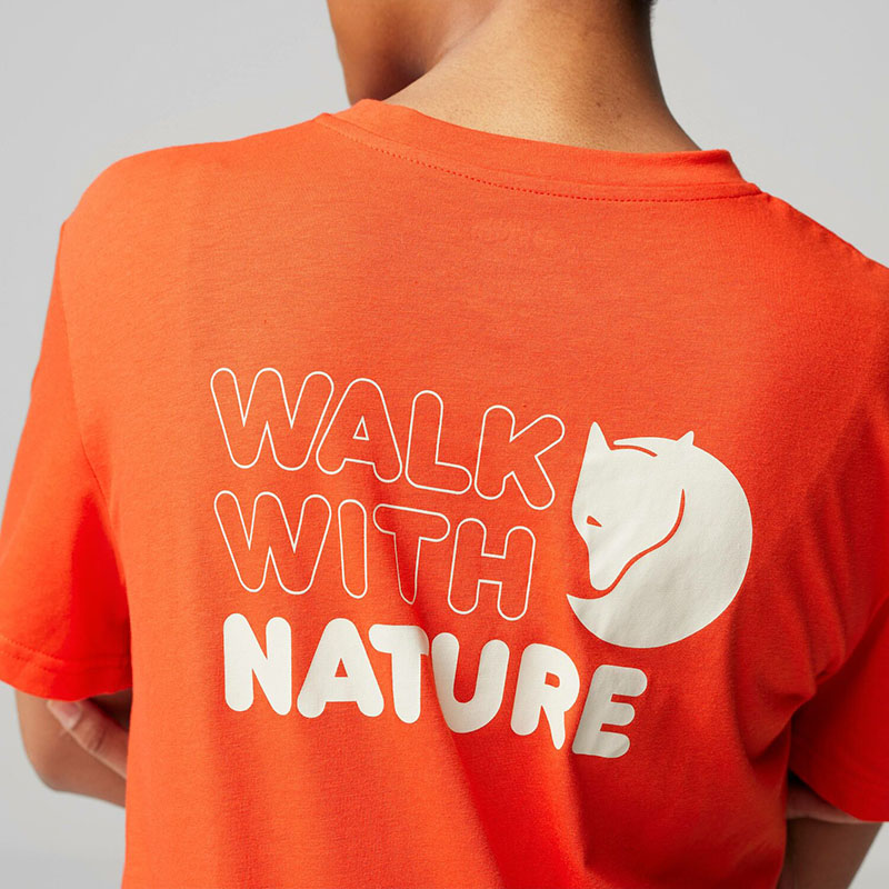 Fjallraven 北極狐 Walk With Nature 女短袖T恤 麂皮棕 綠繡 短袖上衣 14600171