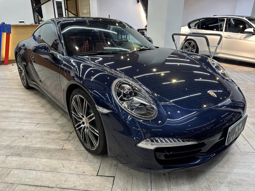 PORSCHE