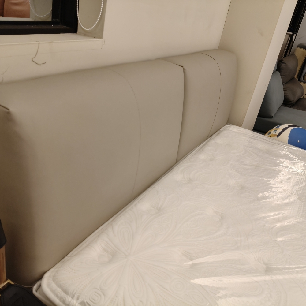 義式齊邊落地小象真皮床	