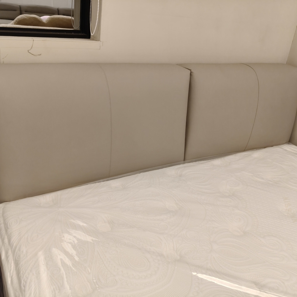 義式齊邊落地小象真皮床	