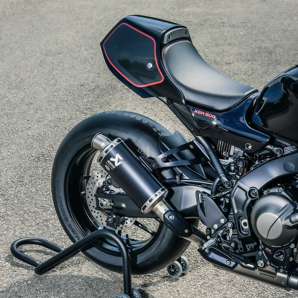 YAMAHA XSR900
