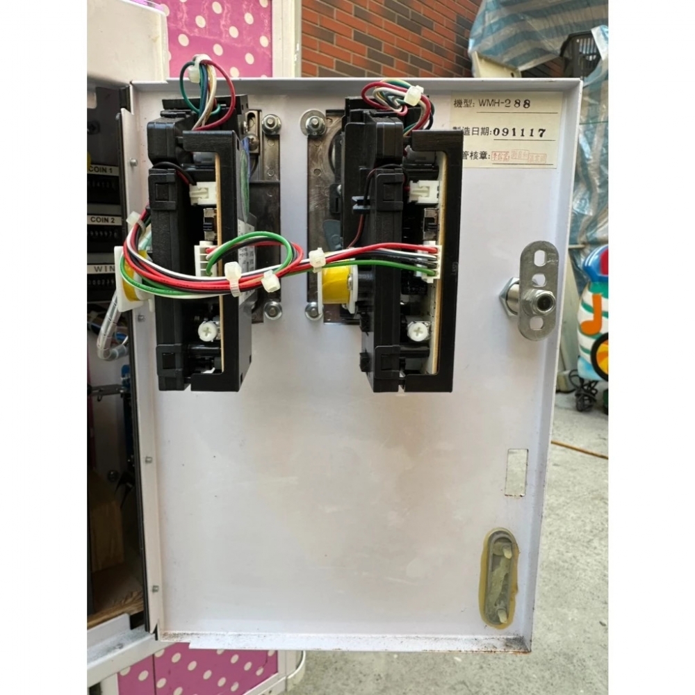<<金旺二手家具>>寶凱選物販賣二代機/娃娃機