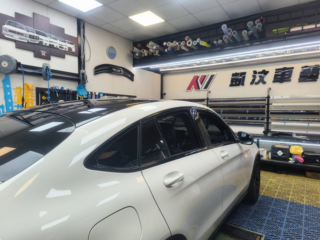 全車局部鍍鉻及車頂黑化