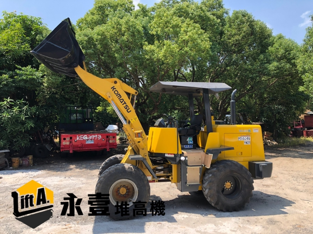 出售台南營造業 KOMATSU 中古山貓 WA80-3 鏟土機 輪胎式鏟裝機 小山貓 中古山貓 鏟斗機