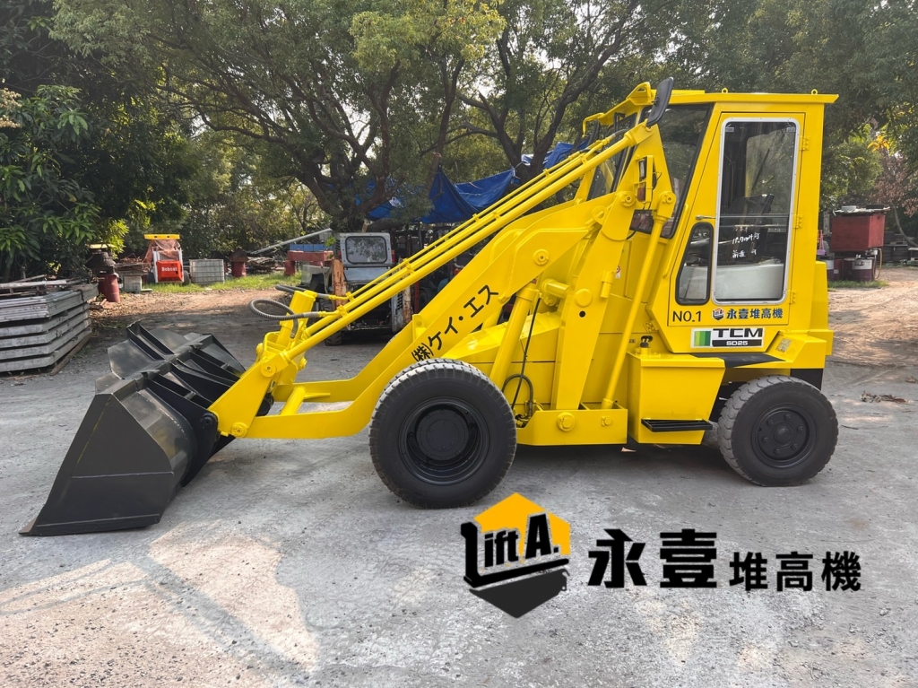 出售南投養菇農業 TCM 中古山貓 長手 SD25T8 鏟土機 輪胎式鏟裝機 小山貓 中古山貓 鏟斗機