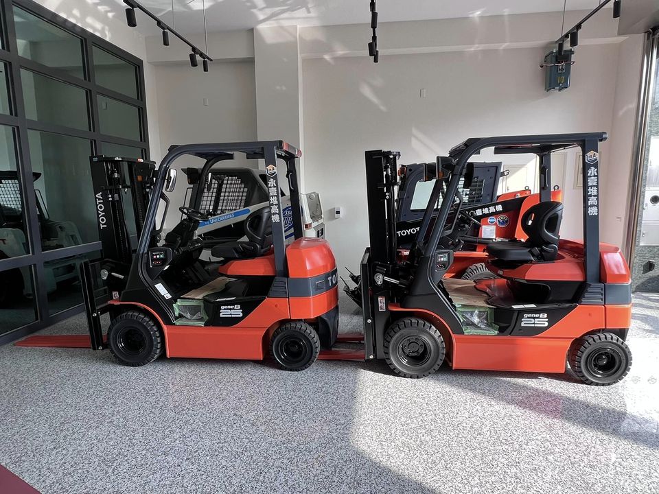 TOYOTA 全新豐田電動堆高機 8FB25 感謝后里科學園區科技公司購買 一次買兩台