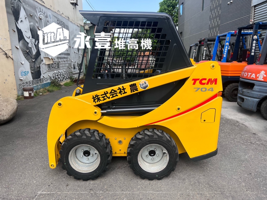 TCM 704小山貓 展示車 只跑100小時 彰化土木包工業購買