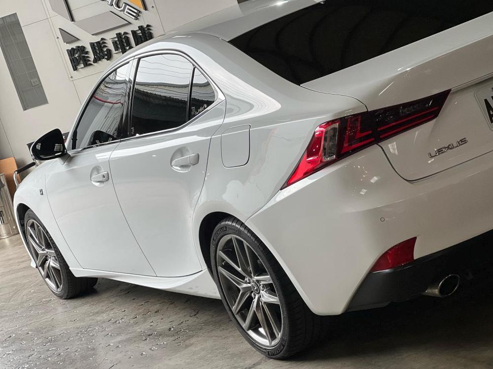 2016 IS200T Fsport