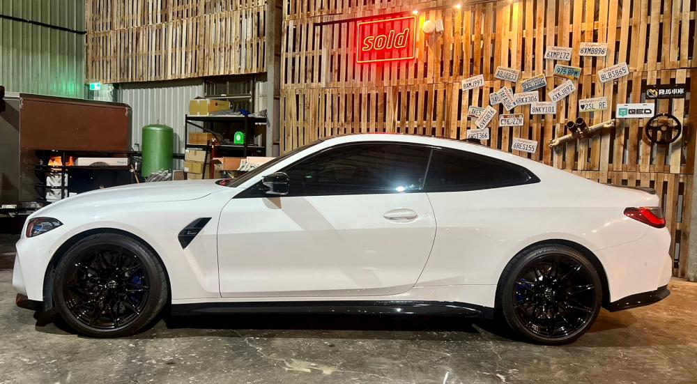正2021年 BMW G82 M4 COMPETITION