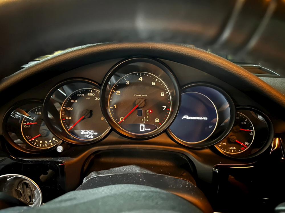 2016年 Porsche Panamera Edition