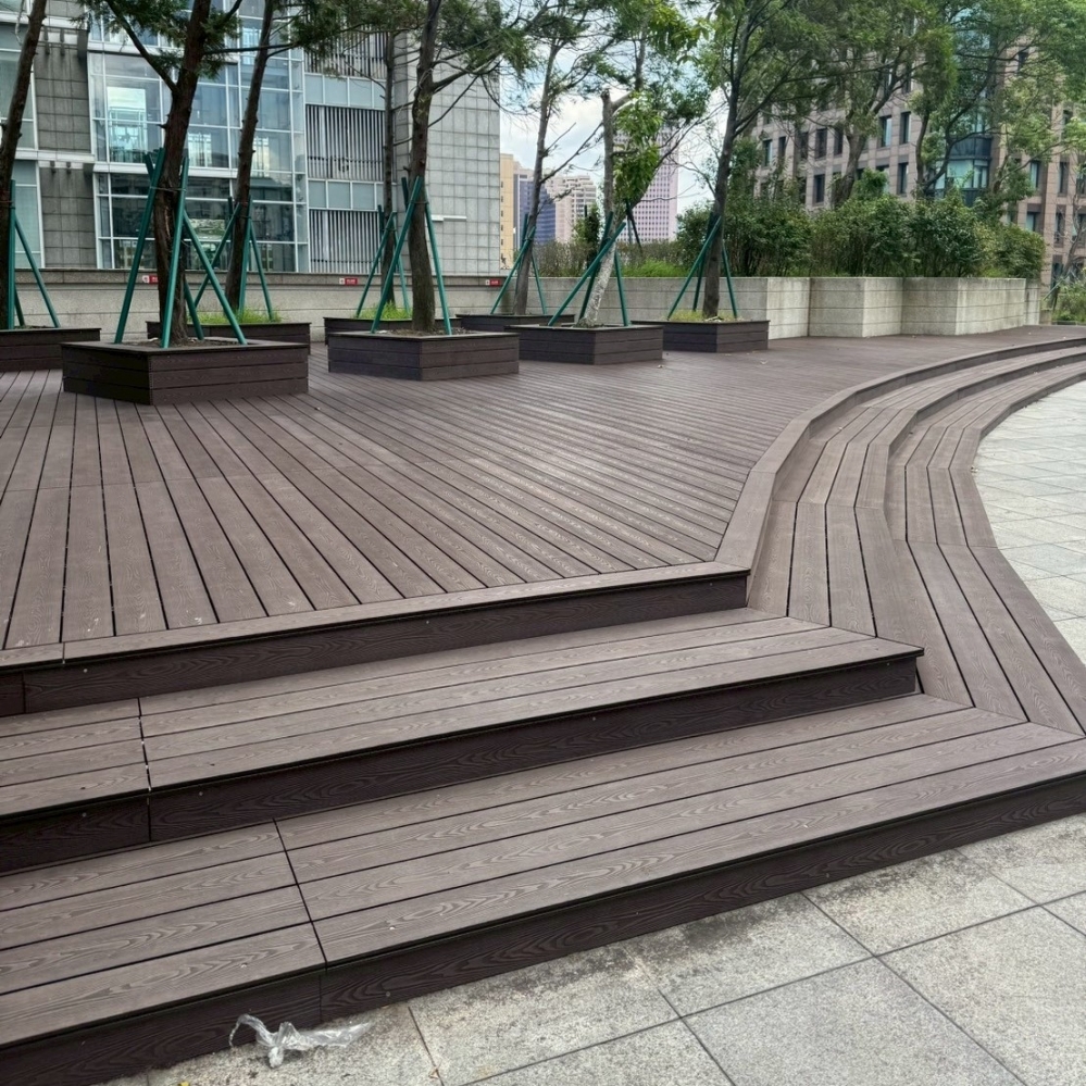 實景戶外塑木圓洞巧克