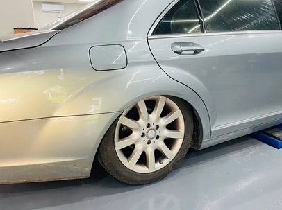 Mercedes-Benz W221 S550 原廠氣壓避震器專業整新維修