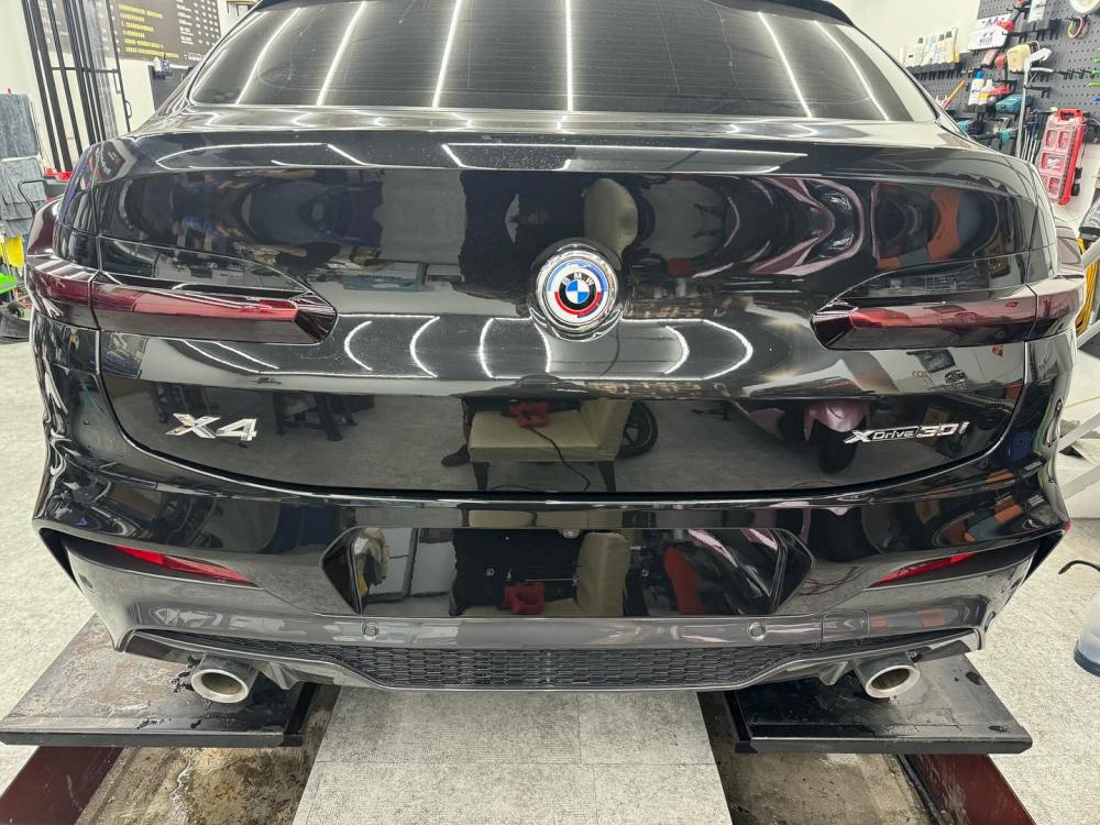 BMW X4 後保桿犀牛皮+後尾燈TPU燈殼包膜