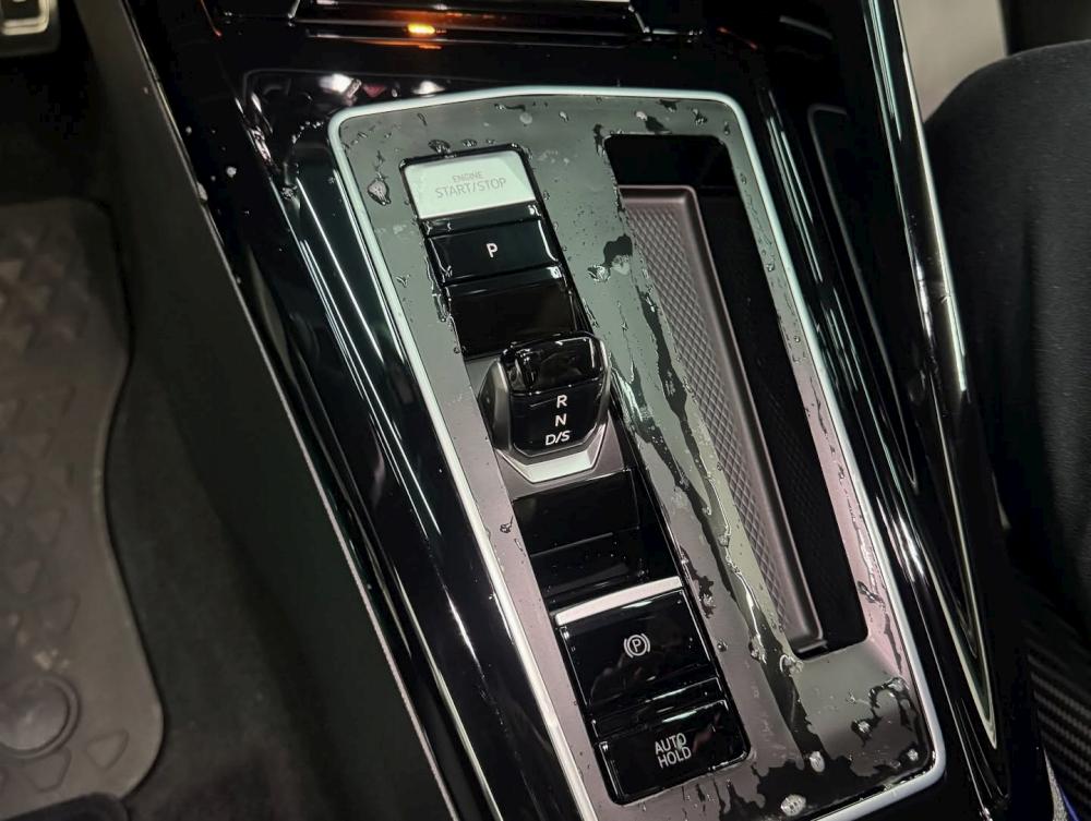 Volkswagen Golf 排檔區域消光犀牛皮