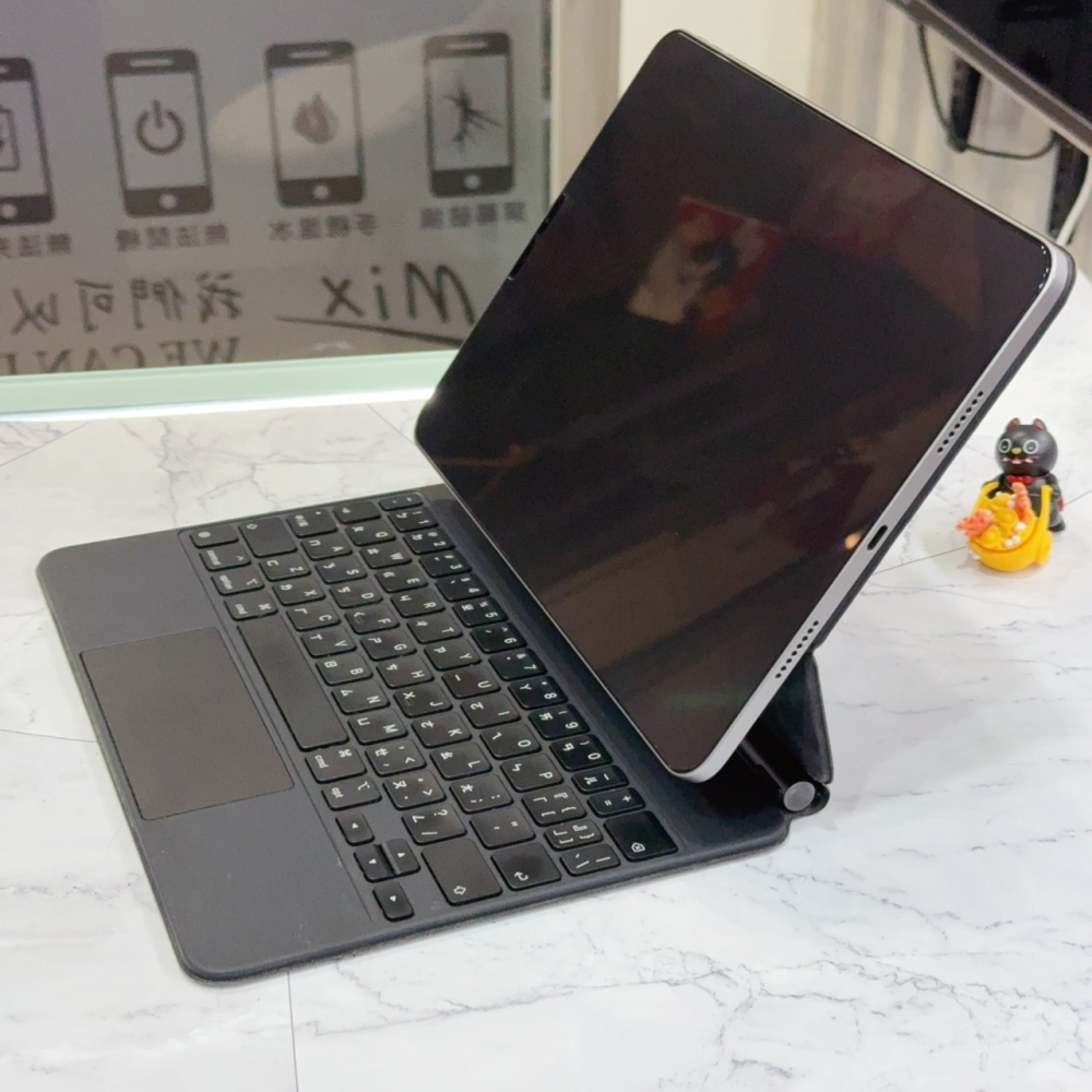 店保90天|iPad Pro 11 四代 M2+巧控鍵盤 A2759 A2261 二手平板 二手鍵盤 平板鍵盤套組
