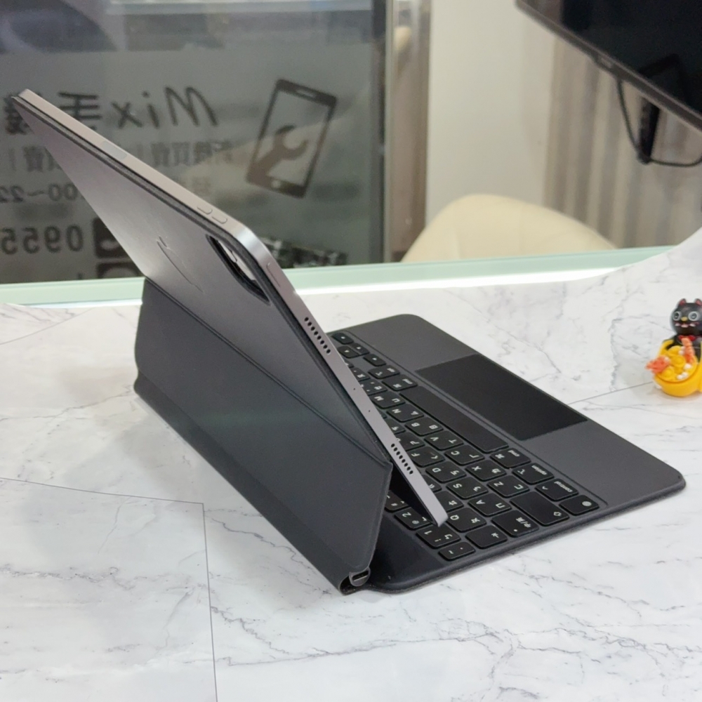 店保90天|iPad Pro 11 四代 M2+巧控鍵盤 A2759 A2261 二手平板 二手鍵盤 平板鍵盤套組