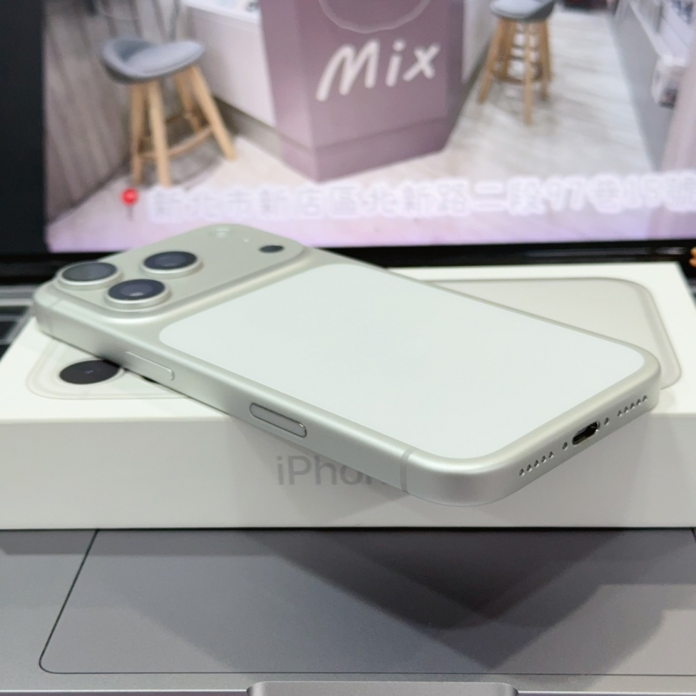 iPhone 17 Pro 256G 保固到2026.9.18 全功能正常！電池100% 銀色 6.3吋 #8492 二手iPhone