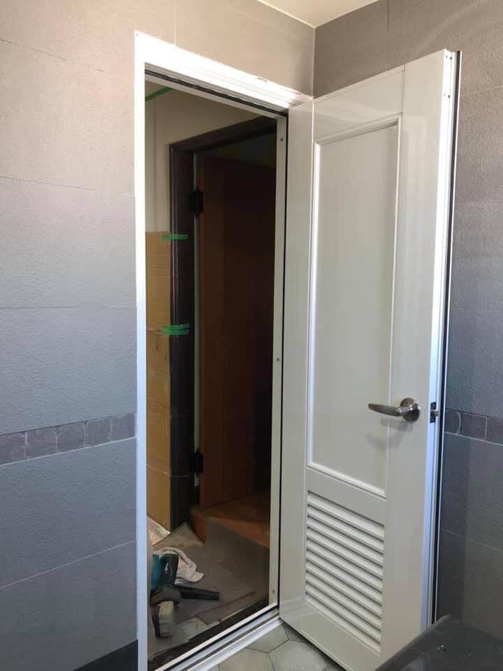 廁所門