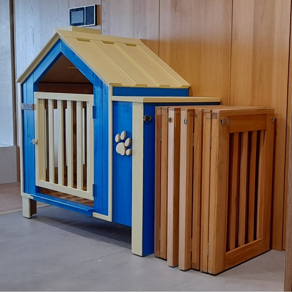 室內狗屋，圍籬可快速摺疊收納設計。