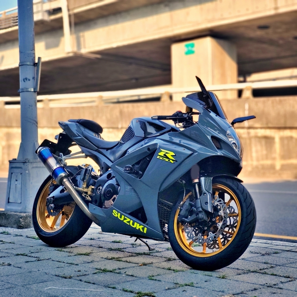 SUZUKI GSX-R1000 K7