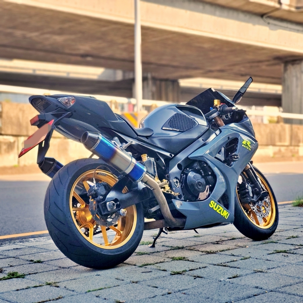 SUZUKI GSX-R1000 K7