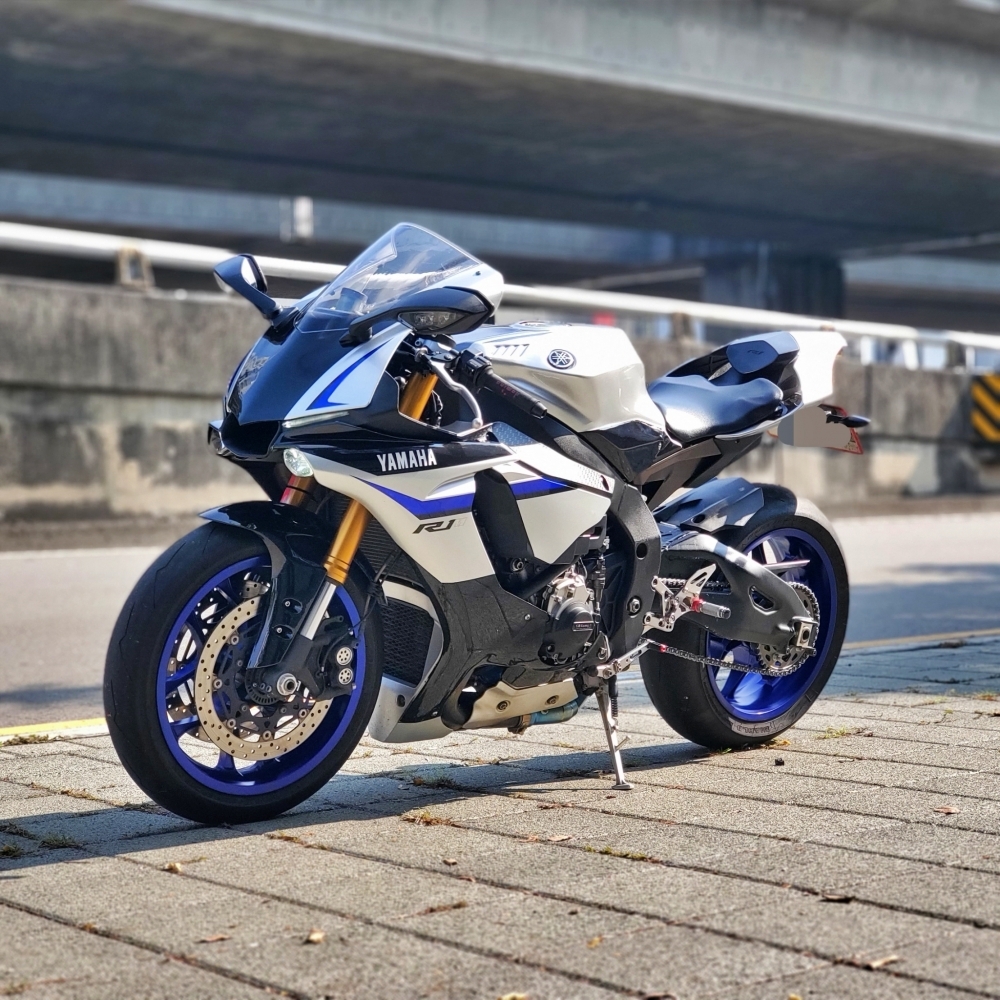 Yamaha R1