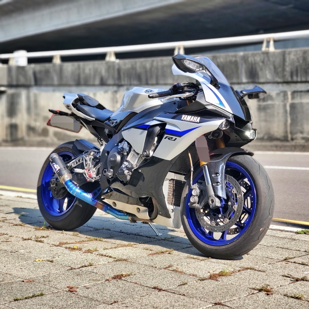 Yamaha R1