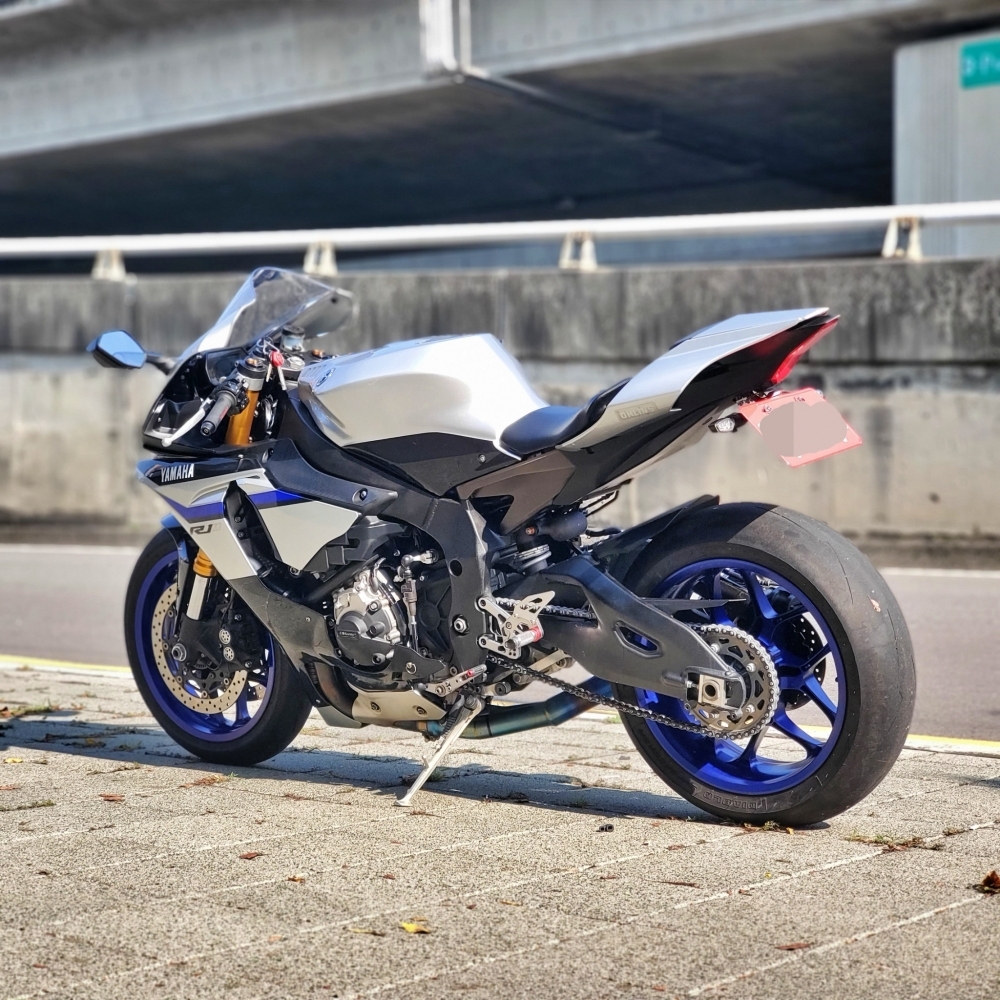 Yamaha R1