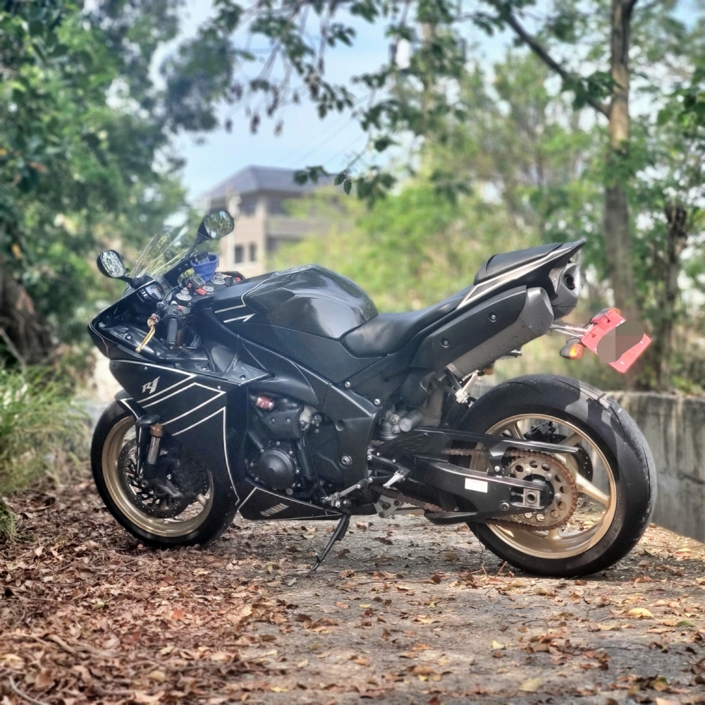 YAMAHA YZF-R1