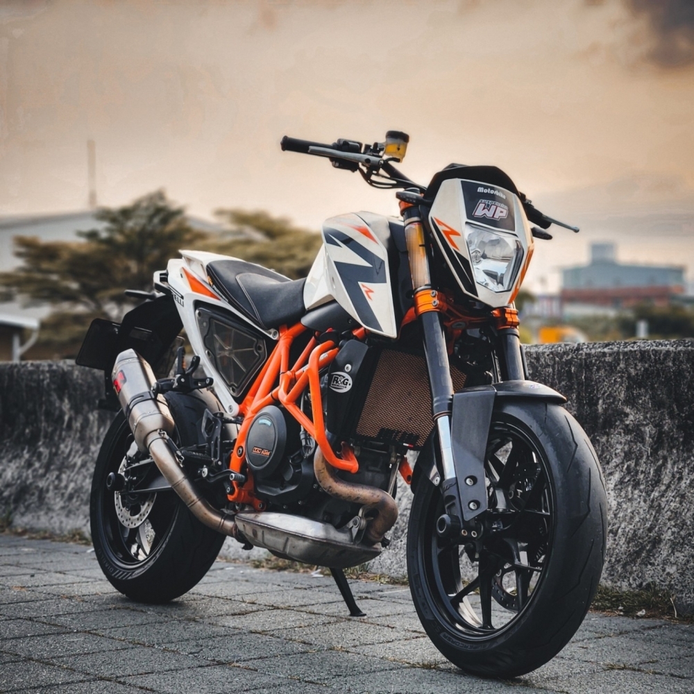 KTM 690DUKE R