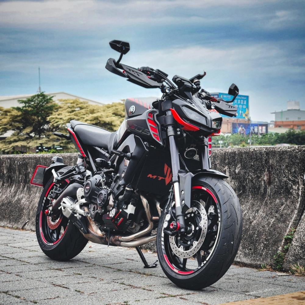 YAMAHA MT-09