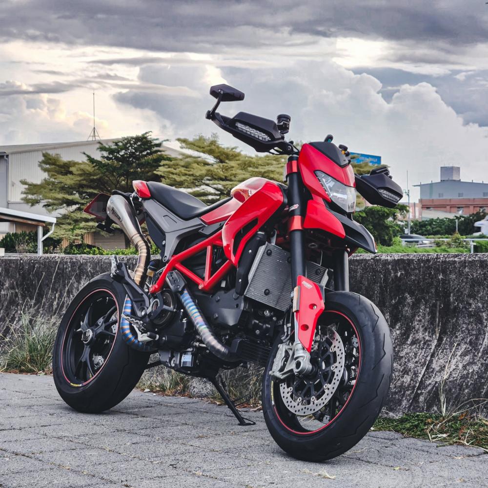 DUCATI Hypermotard 939