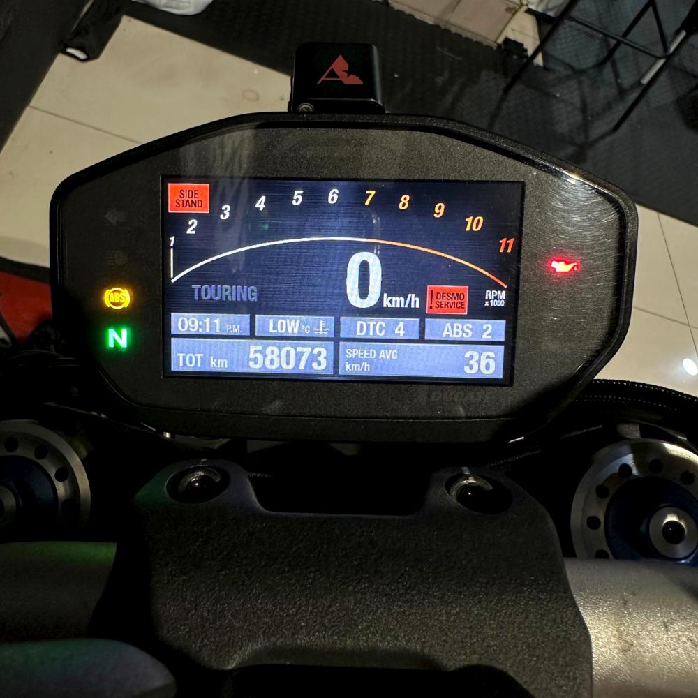 DUCATI Monster 1200s