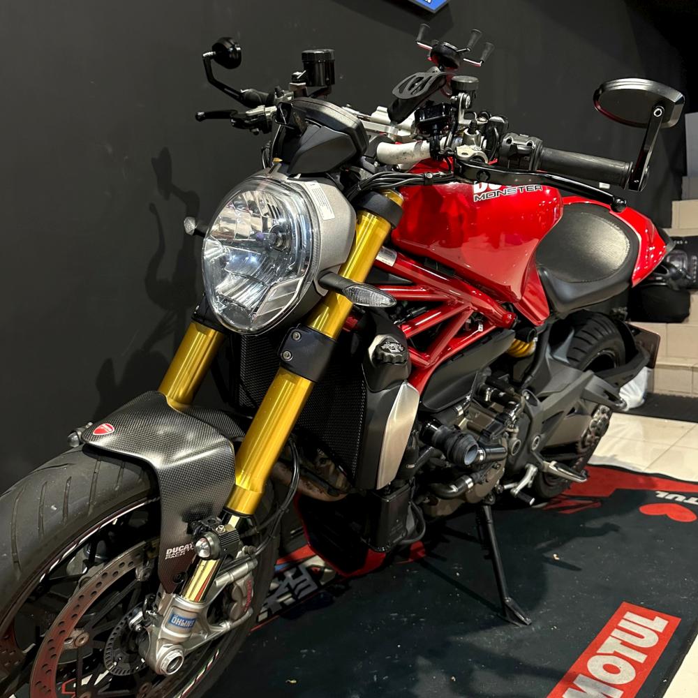 DUCATI Monster 1200s
