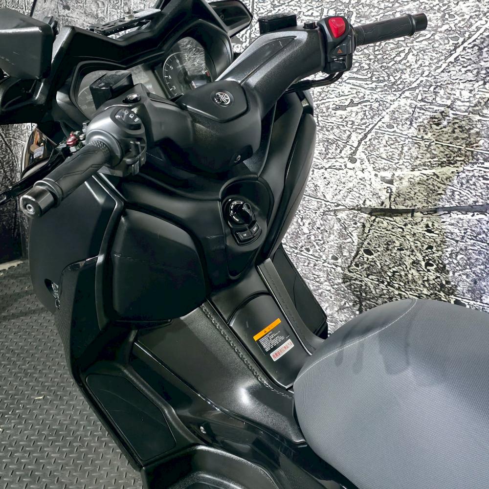 YAMAHA XMAX300