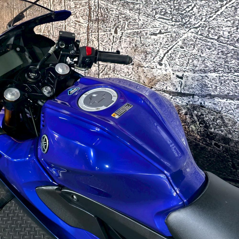 YAMAHA YZF-R15v4