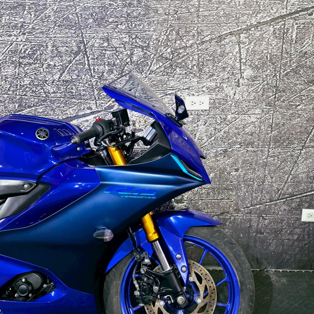 YAMAHA YZF-R15v4