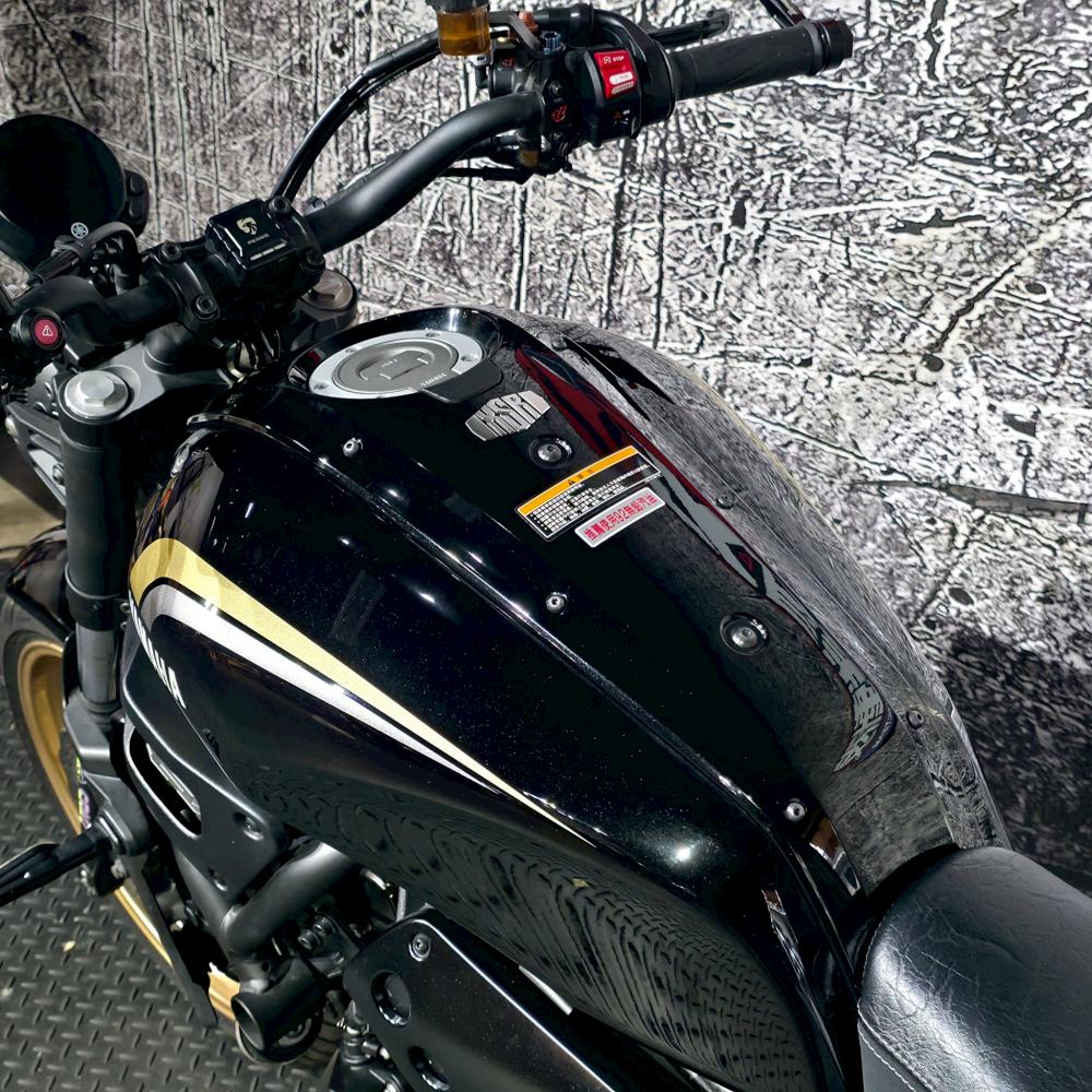 YAMAHA XSR700
