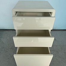 B111801*白色鋼烤3抽床邊櫃