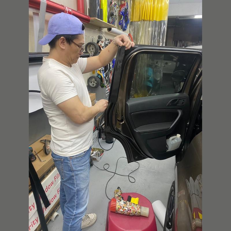 汽車屋頂黑化，客製化彩貼
