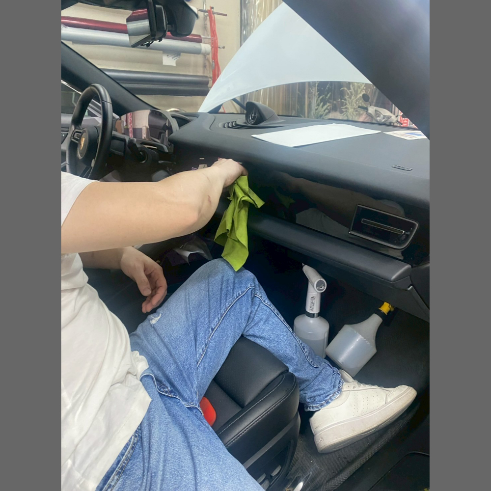全車犀牛皮.前後保.飾條.消光黑套件，內飾黑犀牛