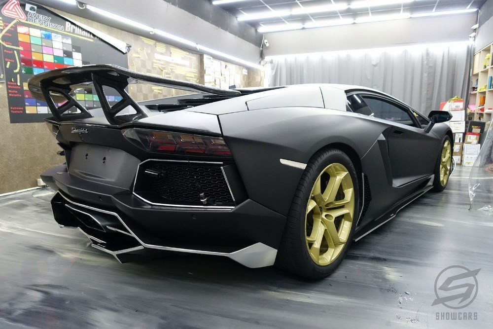 Lamborghini Aventador LP 700-4 全車消光金屬黑包膜