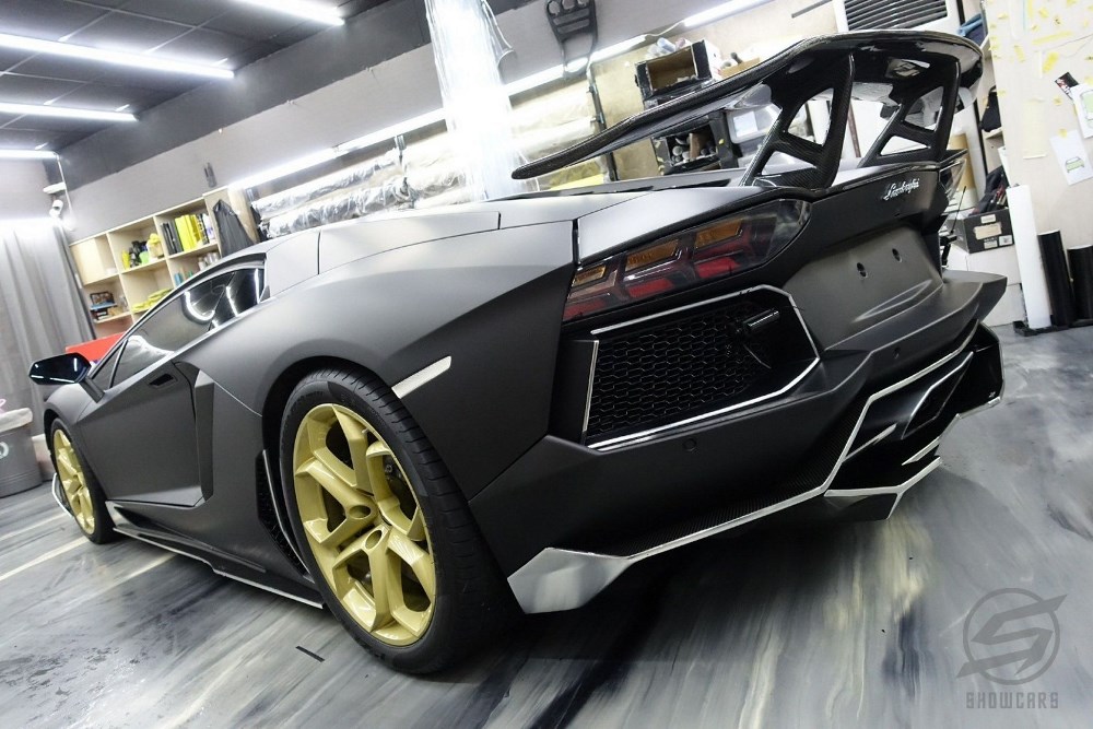 Lamborghini Aventador LP 700-4 全車消光金屬黑包膜