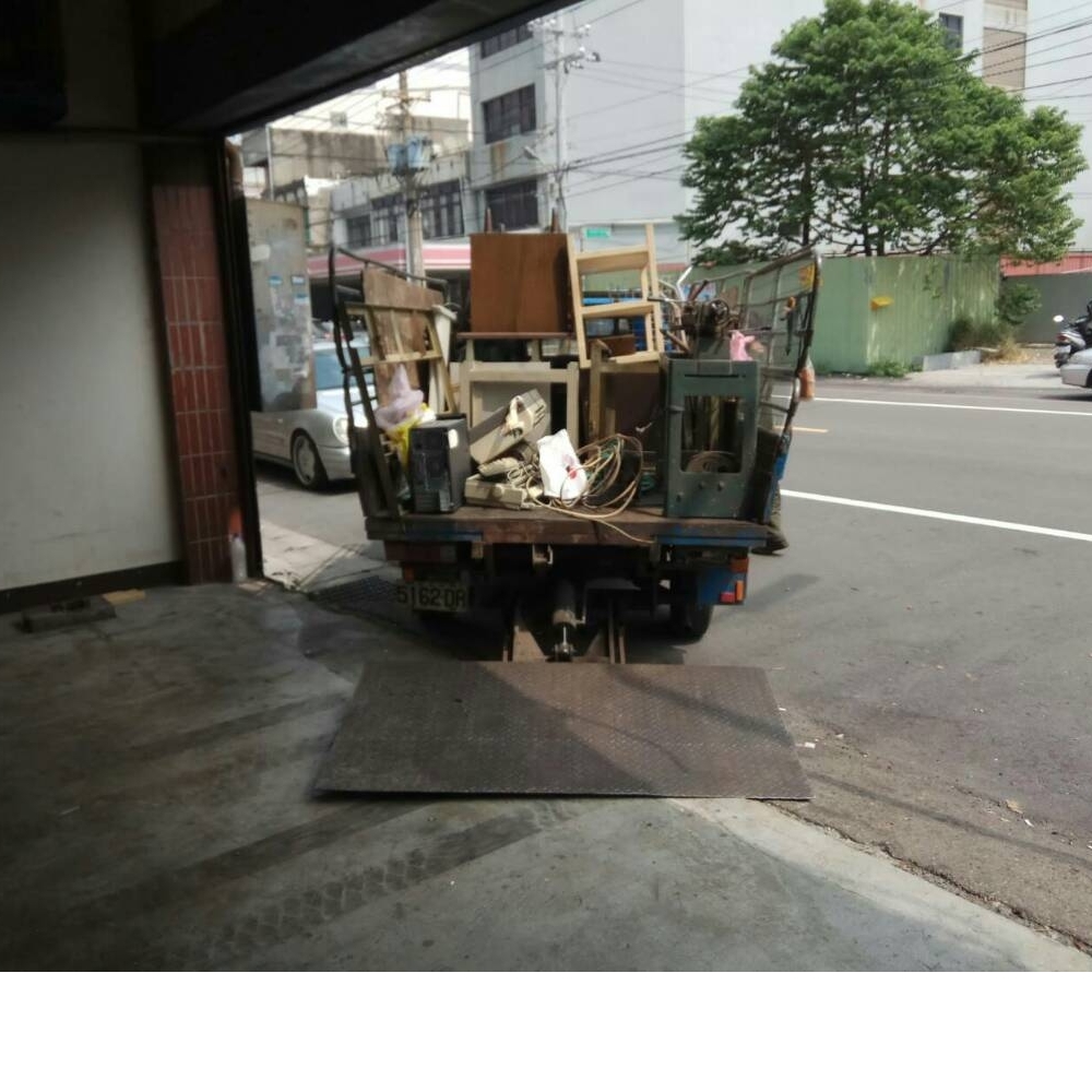 台北商辦大樓OA板屏風拆除清運