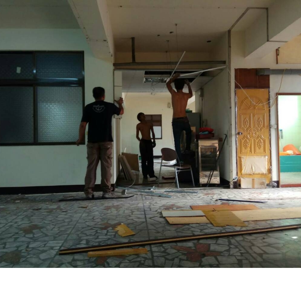 台北商辦大樓OA板屏風拆除清運